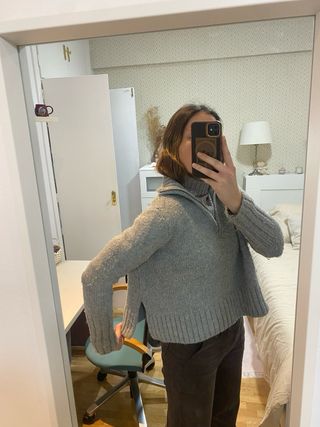 Jersey gris cuello alto cremallera