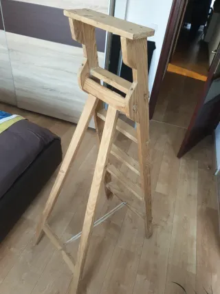 Escalera de madera plegable