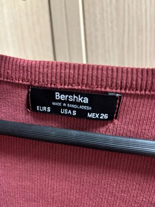 Jersey Bershka botones cuello pico