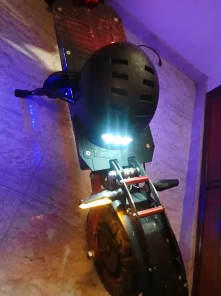 Patinete Eléctrico Negro y Rojo