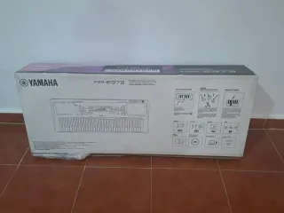 Piano Yamaha PSR-E373