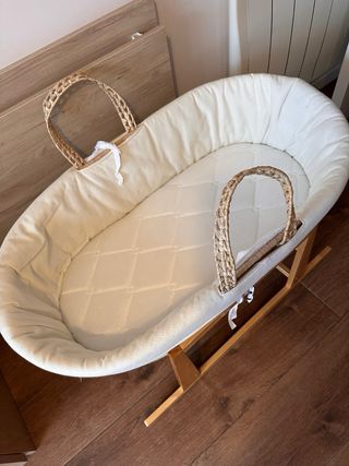 Moisés para bebé de mimbre con balancín