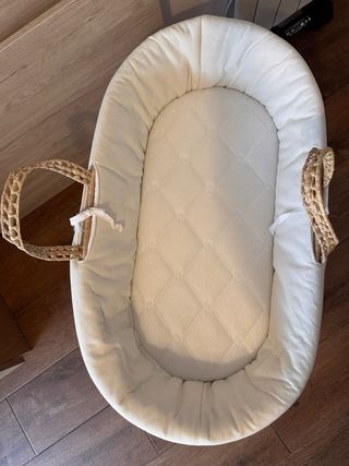 Moisés para bebé de mimbre con balancín