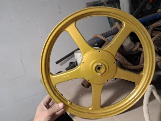 Llanta dorada Derbi Variant