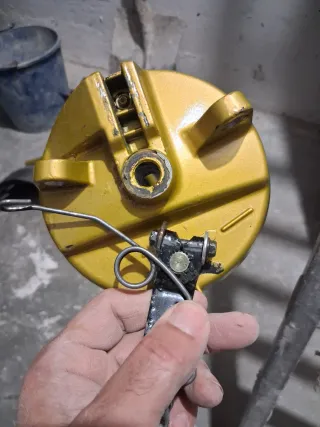 Llanta dorada Derbi Variant