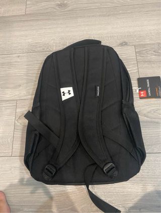 Mochila Under Armour Negra y Blanca Nueva