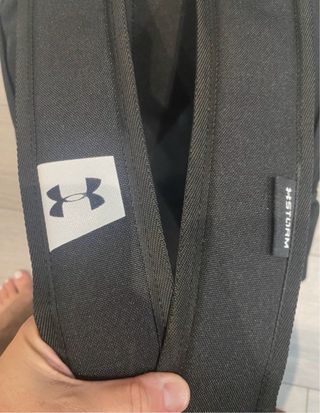 Mochila Under Armour Negra y Blanca Nueva