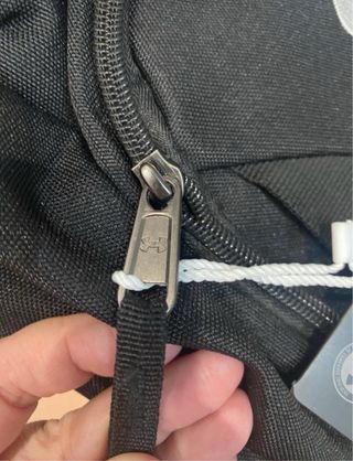 Mochila Under Armour Negra y Blanca Nueva