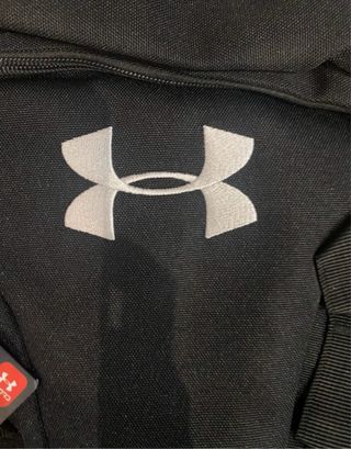 Mochila Under Armour Negra y Blanca Nueva