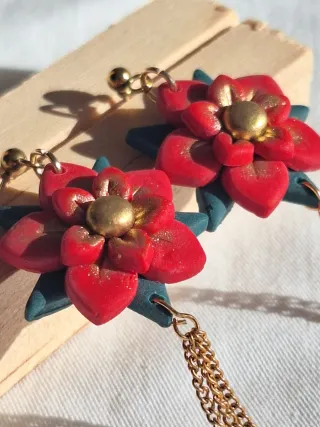 Pendientes Flor De Pascua de Arcilla Polimérica
