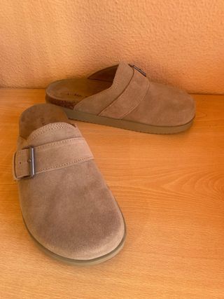 Zuecos Pull&Bear Beige Talla 39