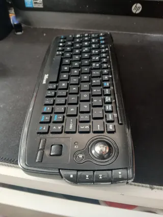 Teclado Trust 17916 con trackball