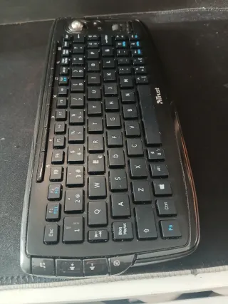 Teclado Trust 17916 con trackball