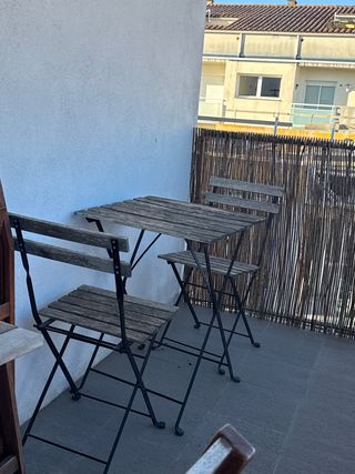 Mesa y 2 Sillas Plegables Madera