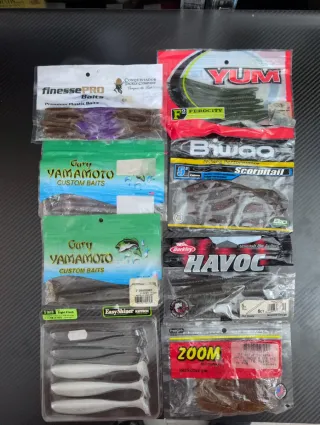 Lote señuelos pesca YUM, Biwaa, Gary Yamamoto