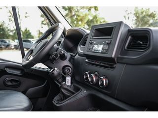 Renault Master Furgon L2H2 3300 dCi 99 kW (135 CV)