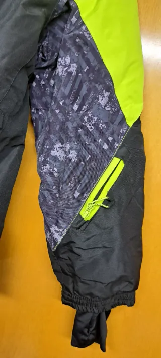 Chamarra para Nieve Negra y Verde. Nueva.134 140