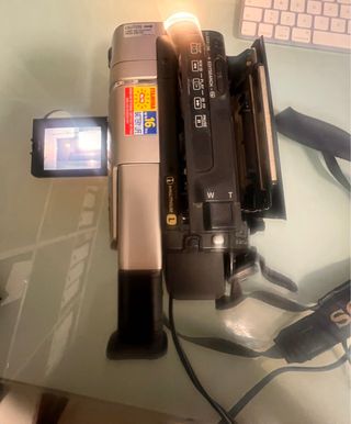 Sony Handycam Vision Hi8 XR CCD-TRV87E Kit