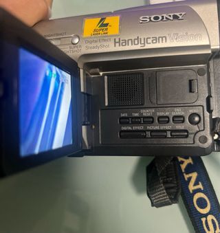 Sony Handycam Vision Hi8 XR CCD-TRV87E Kit