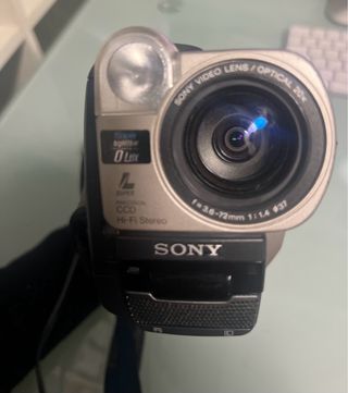 Sony Handycam Vision Hi8 XR CCD-TRV87E Kit