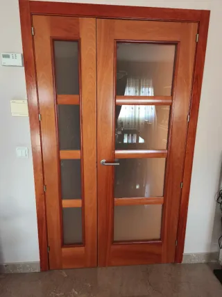 11 Puertas interiores madera cerezo