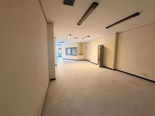 Local comercial en alquiler en Cuatro Caminos en Santander