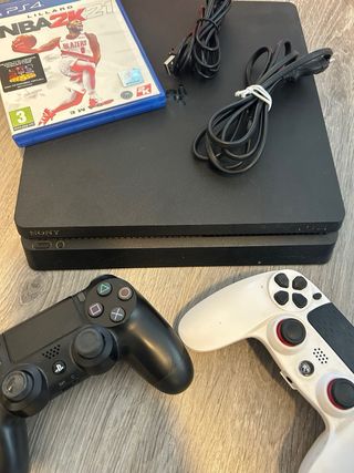 PS4 (PlayStation 4) Negra + Juego NBA 2K21