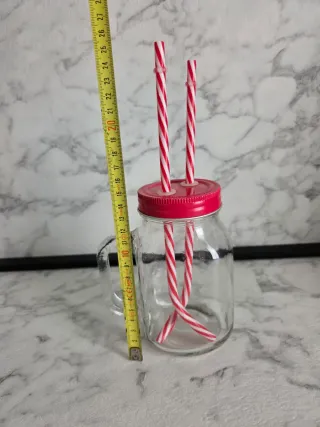 Bicchiere con tappo e doppia cannuccia