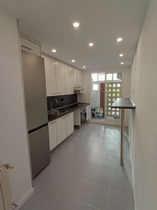 1.	Carpintero. Montaje de Cocina.