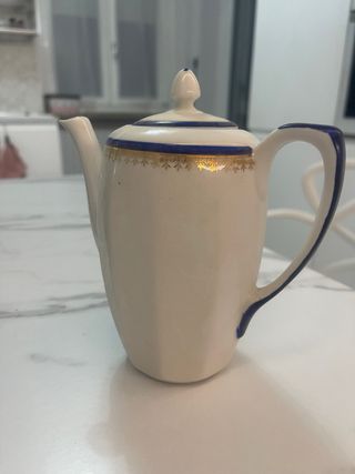 Teiera in porcellana decorata
