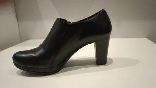 Botines Adanessa de tacón negros con cremallera