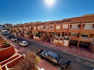 Casa adosada en venta en Los Molinos - Villa Blanca en Almería