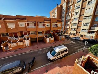 Casa adosada en venta en Los Molinos - Villa Blanca en Almería