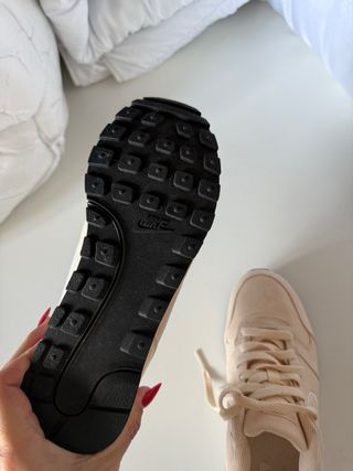 Nike MD Runner 2 Beige Mujer