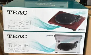 Tocadiscos TEAC Marrón y Negro