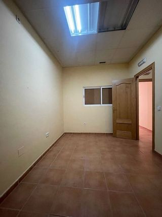 Local comercial en venta en Renfe - Bulevar 1º y 2º Fase en Jaén