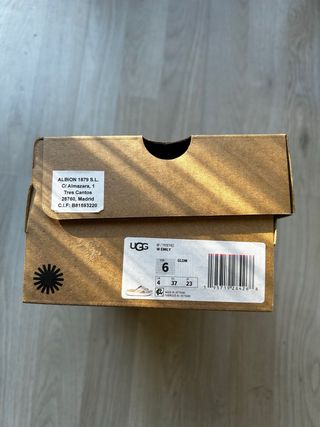 Sandalias UGG doradas talla 37