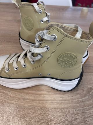 Zapatilla botín Tenth beige y blanco