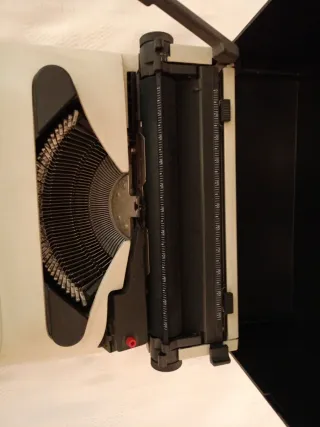 Máquina de escribir Olivetti Lettera 10