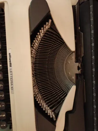 Máquina de escribir Olivetti Lettera 10