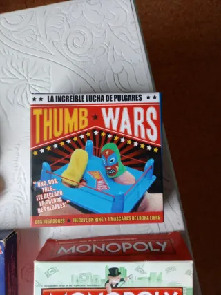 Juegos de mesa: Monopoly, Thumb Wars, Magnet-Spiel