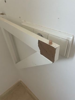 Escritorio de pared blanco