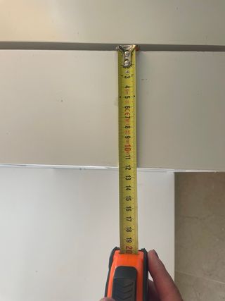 Escritorio de pared blanco