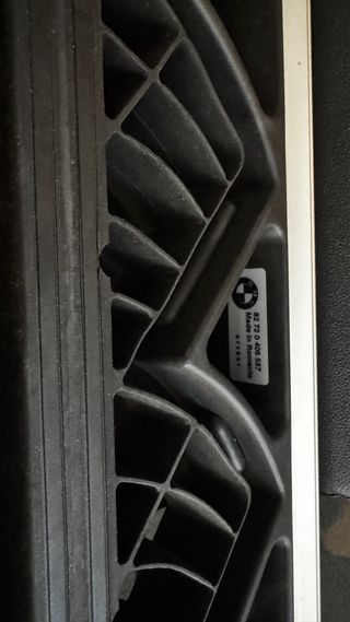 Portaesquís BMW  X6 con barras baca BMW F16