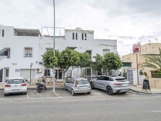 Local comercial en venta en Las Marinas - Pueblo Laguna en Vera