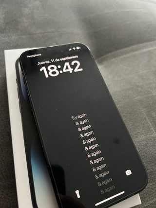 iPhone 14 azul oscuro