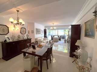 Local comercial en venta en Zona Puerto Deportivo en Fuengirola