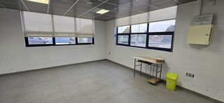 Local comercial en alquiler en Santa Cruz - Industria - Polígono Campollano en Albacete