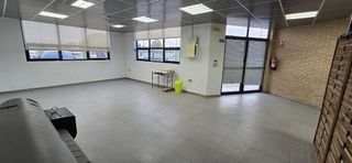 Local comercial en alquiler en Santa Cruz - Industria - Polígono Campollano en Albacete