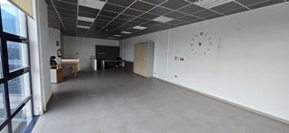 Local comercial en alquiler en Santa Cruz - Industria - Polígono Campollano en Albacete